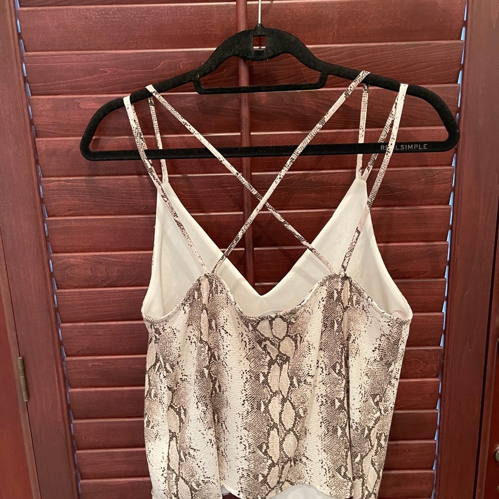 Simple & versatile snake skin top - Picture 2 of 2